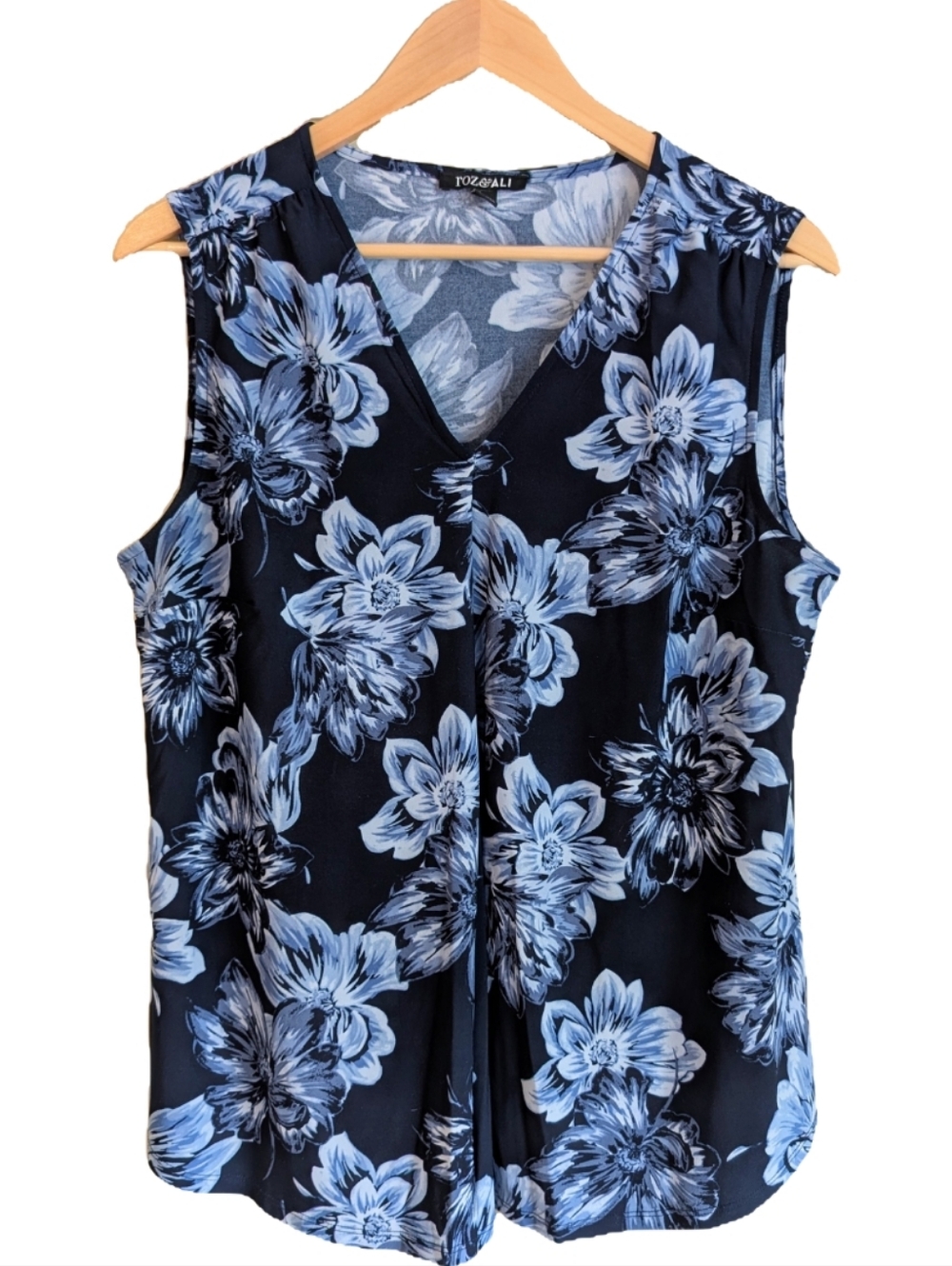 Roz & Ali Navy Blue Floral Sleeveless Blouse V-Neck Pleated Front Size L